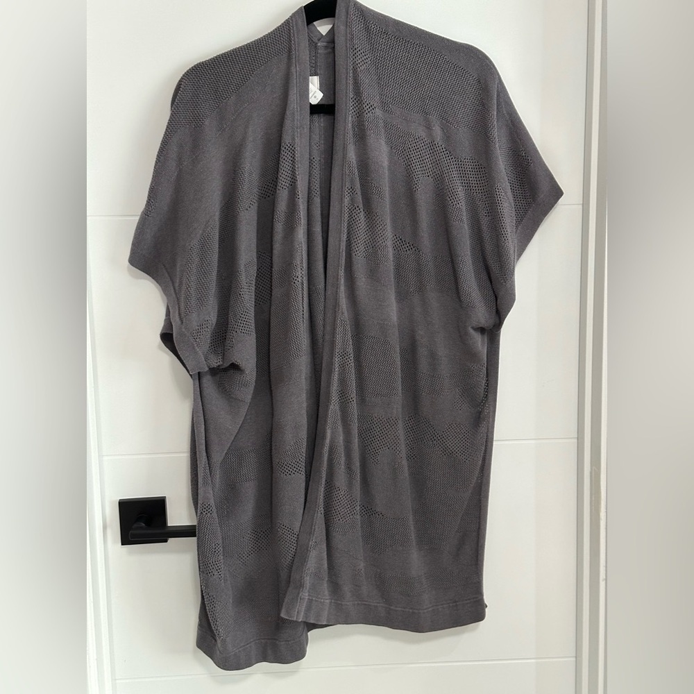 Lululemon: Women’s Find Your Light Wrap- One Size - Picture 5 of 10